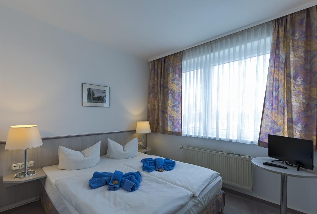 Big Reisehotel Wolfen Стая снимка